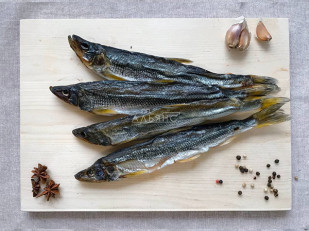 Кальмар паутинка: Корюшка вяленая без икры