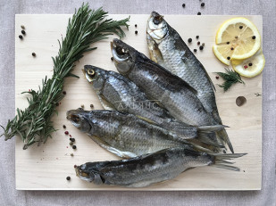 Кальмар паутинка: Вобла вяленая астраханская крупная