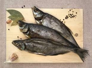 Корюшка вяленая с икрой (21+): Синец вяленый