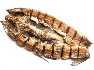 Корюшка вяленая с икрой (21+): Сом (бабочка) холодного копчения